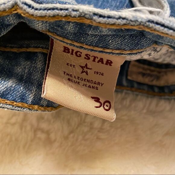 BIG STAR MADDIE MID RISE FIT SZ 30” Distressed Shorts Denim 🔥 - Picture 6 of 6